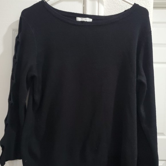 Black 89th and Madison sweater with arm cutouts - Picture 1 of 3